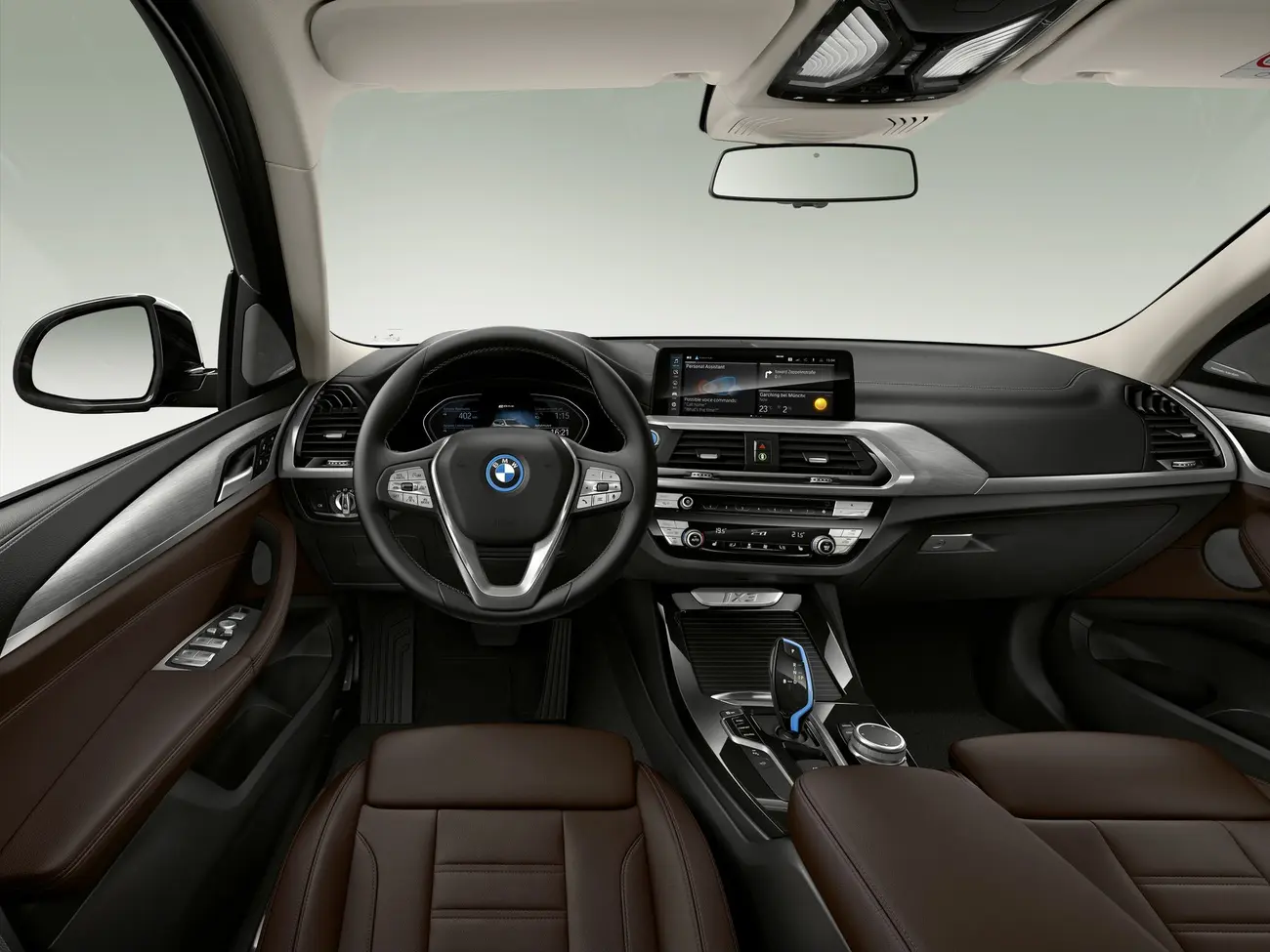 Interior do BMW iX3 G08 com o ecrã iDrive e comandos físicos na consola central