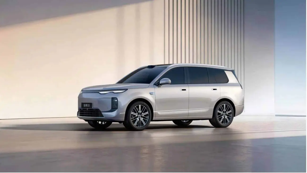 BYD Sealion 08 seen in side profile, a 5.11-metre electric SUV