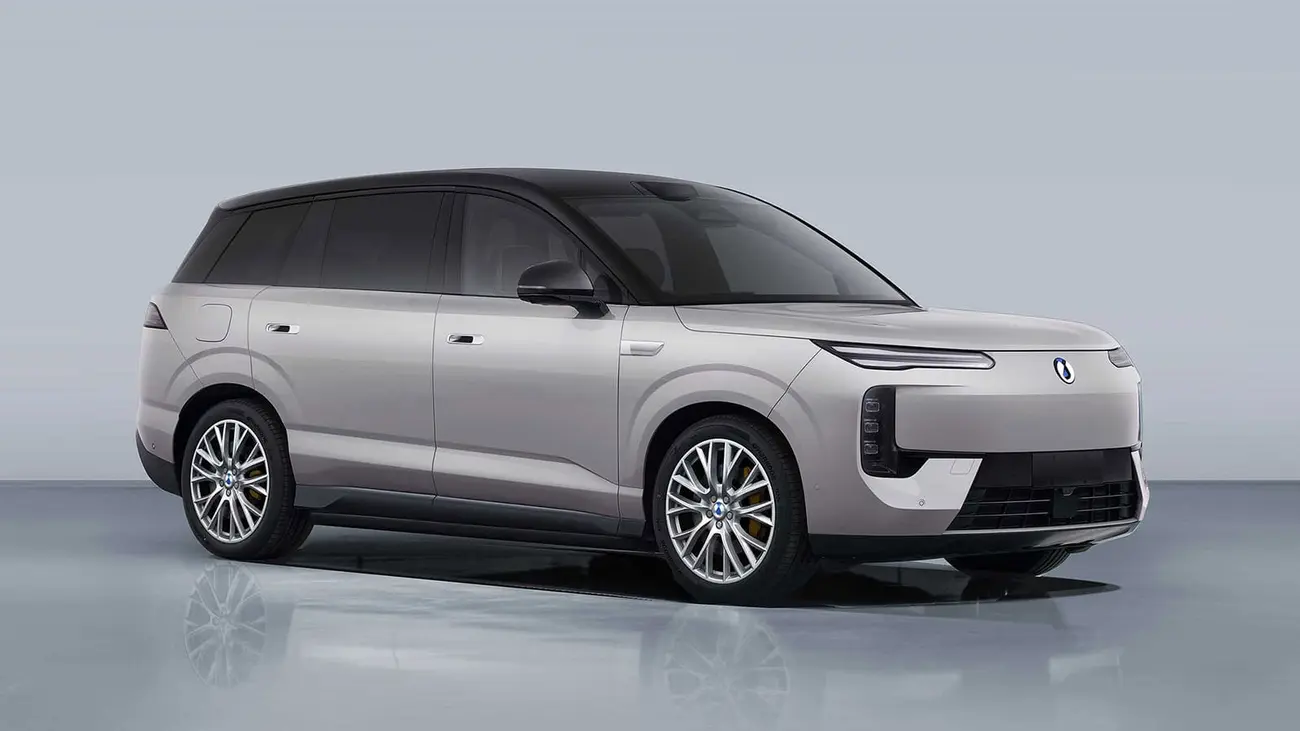 Side profile of the Denza N8 electric SUV