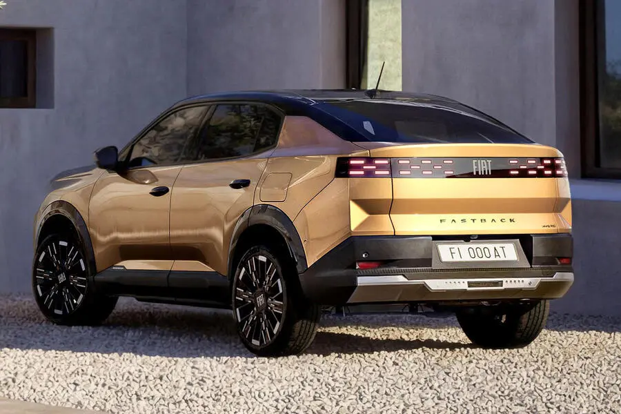 Fiat Grizzly Fastback de perfil, mostrando o tejadilho descaído da versão coupé-SUV