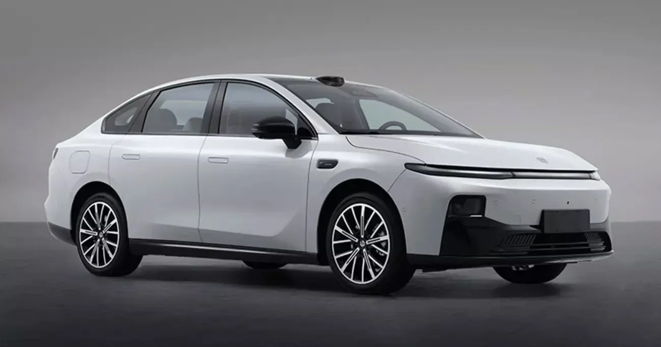 Leapmotor B01, o sedan elétrico de 800V com autonomia CLTC até 670 km