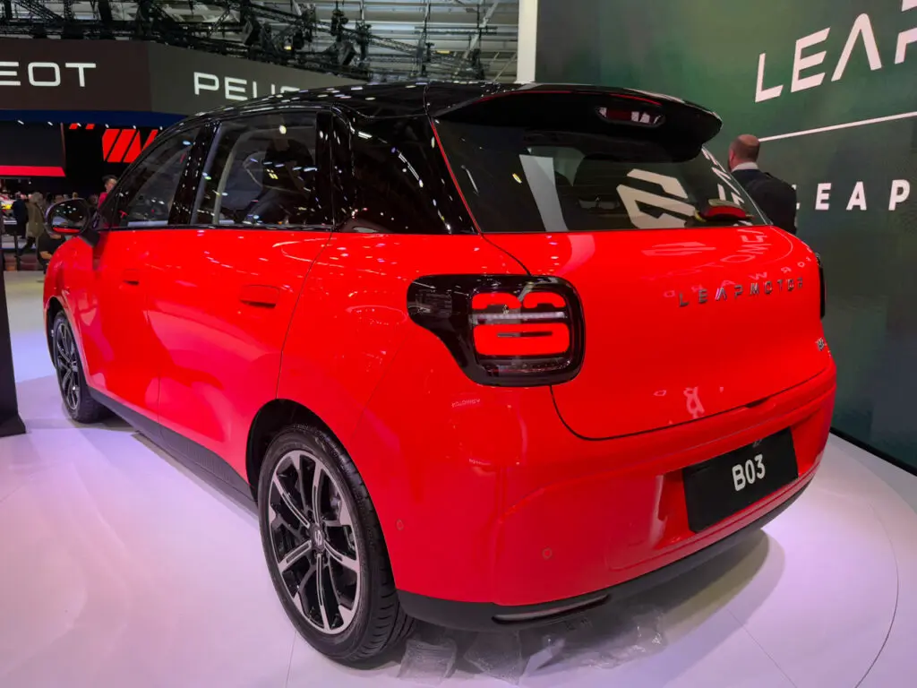 Traseira da Leapmotor B03 citadina elétrica no Salão de Paris 2026