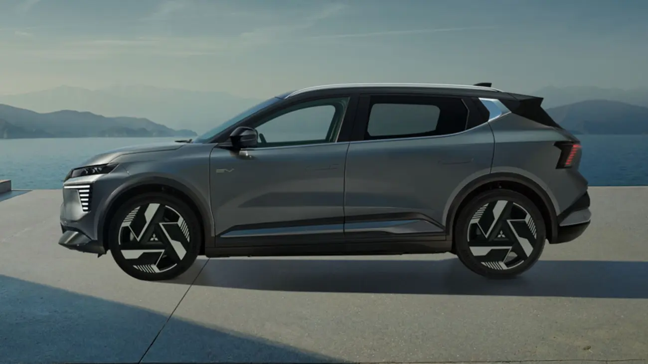 Mitsubishi Eclipse Cross elétrico visto de perfil em estrada