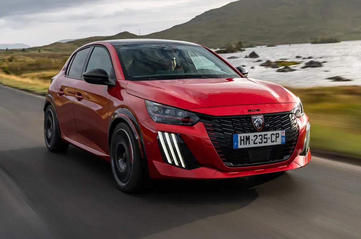 Peugeot E-208 GTi vs Corsa GSE Portugal: €2,160 Price Gap