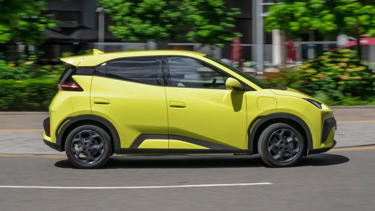 BYD Dolphin Surf em estrada, alternativa de quatro lugares ao smart #2