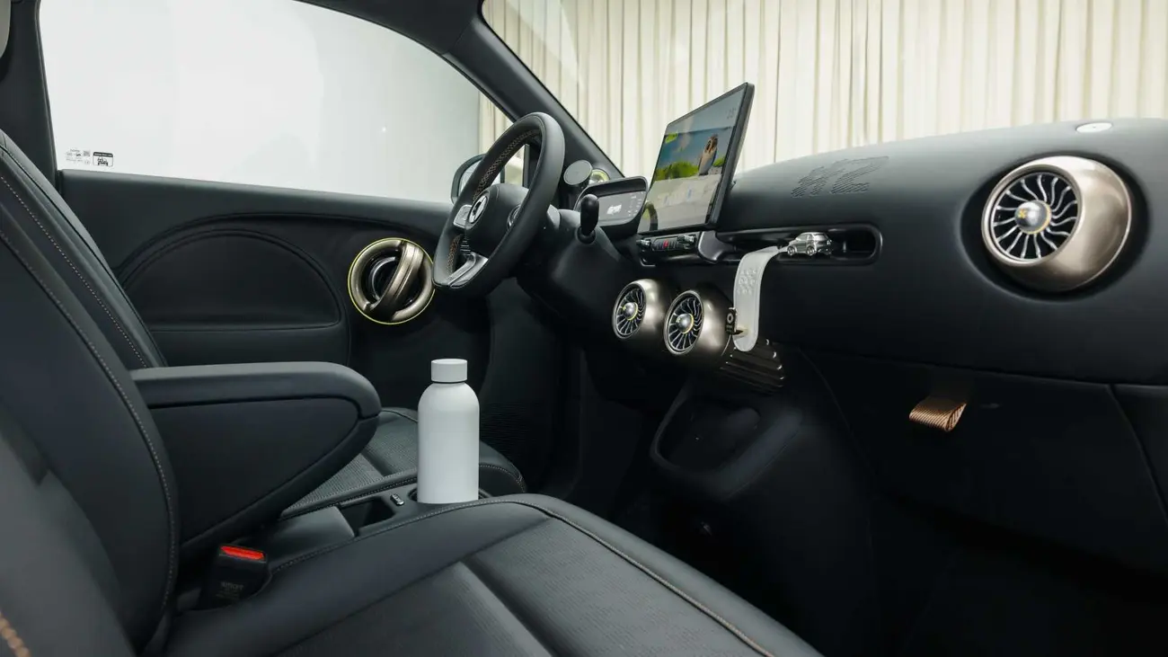 smart #2 interior with floating infotainment screen and digital instrument cluster
